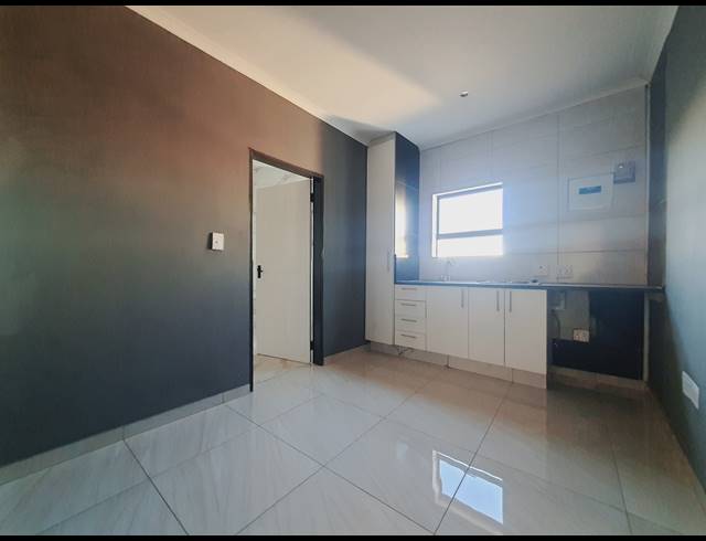 1 BEDROOM APARTMENT TO LET IN RABIE RIDGE